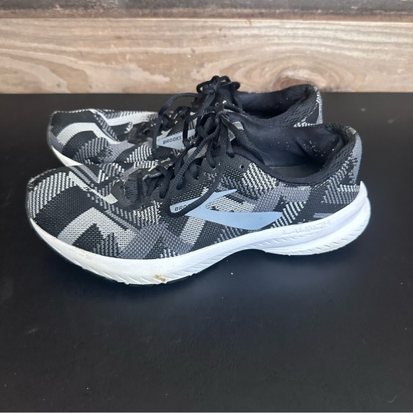 BROOKS Launch 6 Women's 7.5 B Black Gray White Lace Up Low Top Running Shoes - Picture 2 of 12